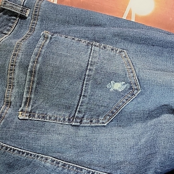 Refuge Medium Wash Distressed Jeans Size 20 - Picture 9 of 11